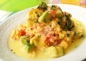 トマトとアボカドのスクランブル