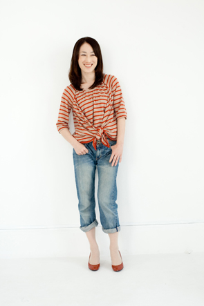 仕事柄、動きやすいパンツやカジュアルが多いという加代子ちゃん。数年前に購入したデニムのダメージや色落ちがいい感じ！　