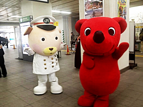 駅では千葉のマスコット「チーバ君」と駅長犬が迎えてくれました！