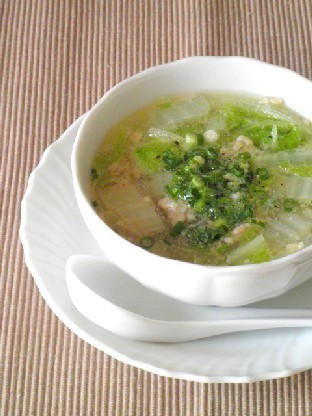 ３分煮るだけ☆鶏挽肉と白菜の春雨スープ