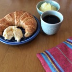セラドンとコーヒーと、レモンチーズとクロワッサン。