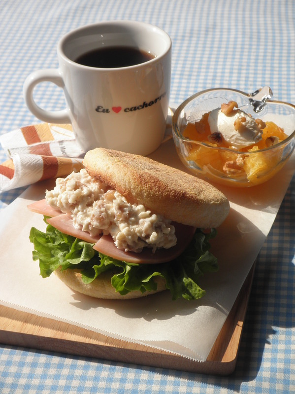 コーヒーと一緒に食べたい、簡単マフィンサンド7選 - 朝時間.jp