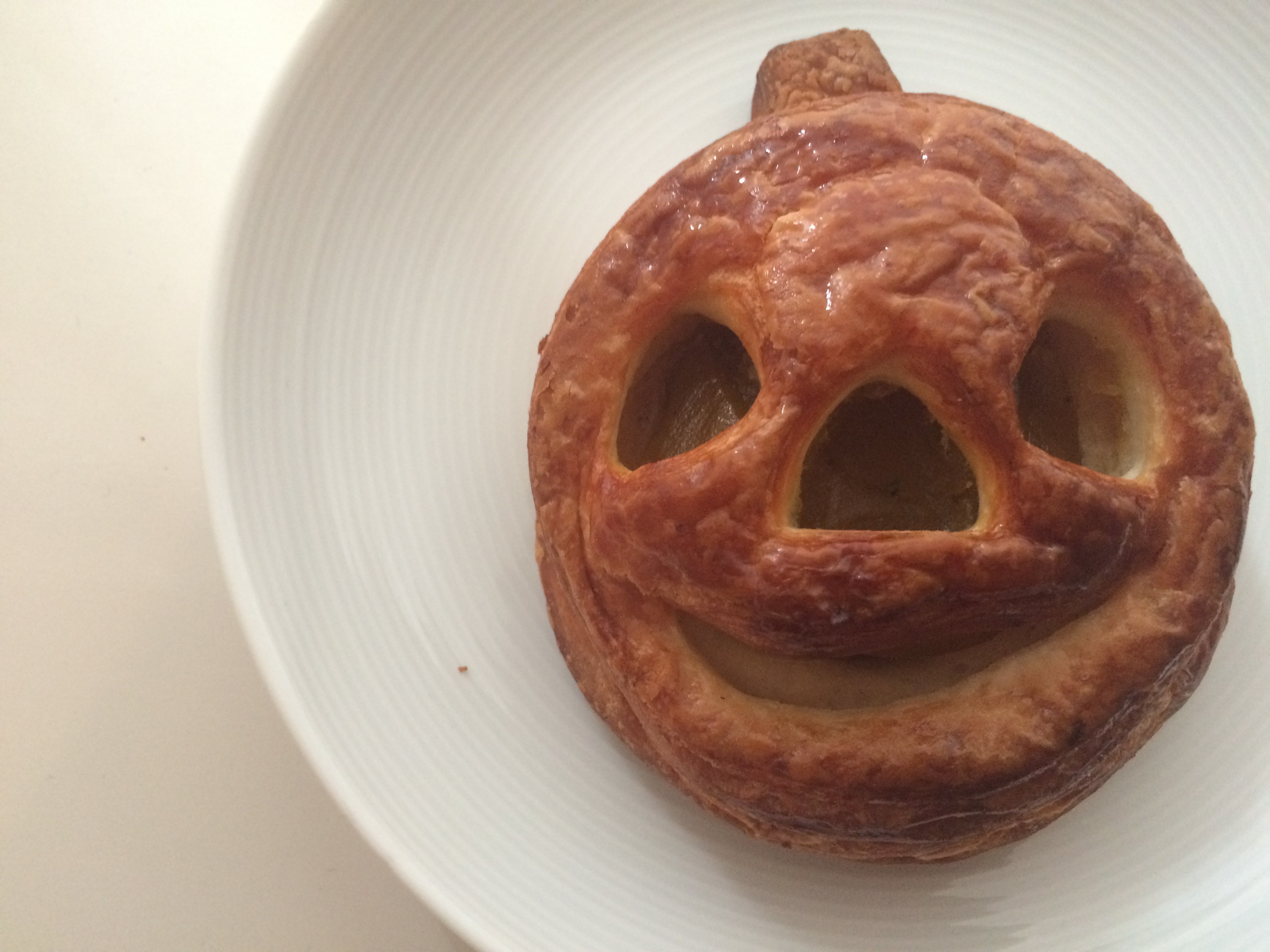 アンデルセンのハロウィンかぼちゃのペストリーで朝ごはん