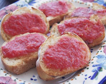 美味しくビタミンチャージ!簡単トマトトースト「パン・コン・トマテ」