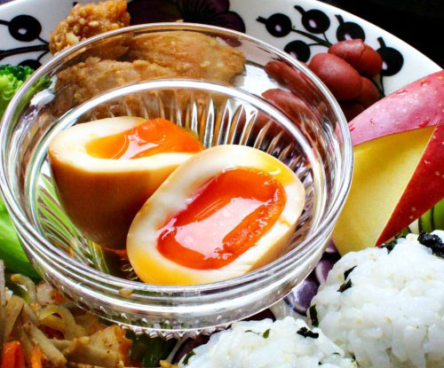 茹でて漬けるだけ！黄身がトロ～ン♡「半熟漬け玉子」付き朝ごはん