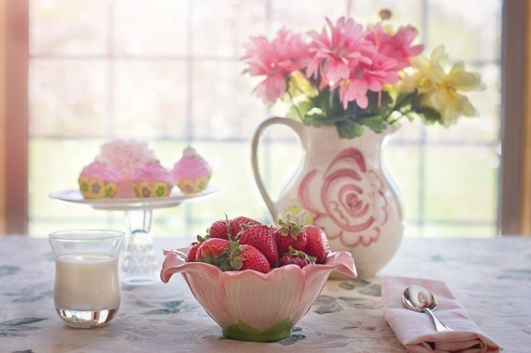 strawberries-in-bowl-783351_640