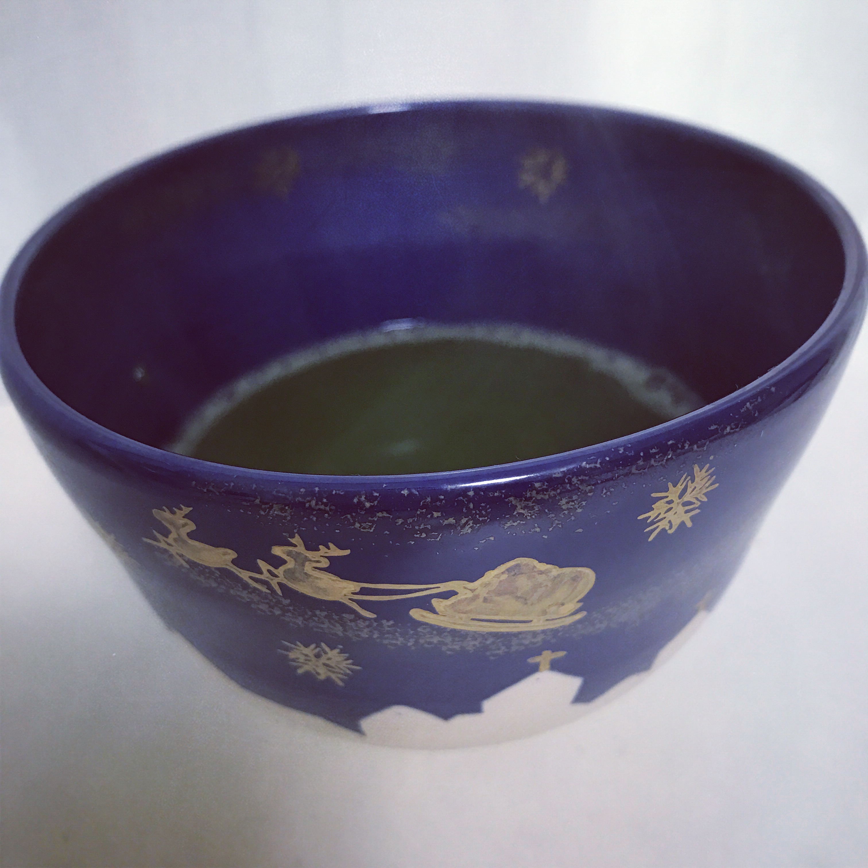 クリスマスのお茶碗で朝の一服