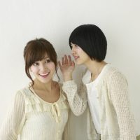 話の先を聞きたい「それで？」を3単語の英語で言うと？