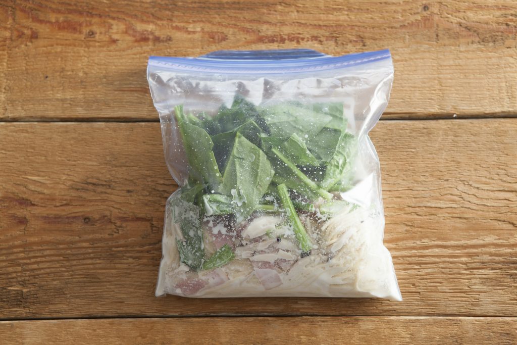 保存袋ひとつでできちゃう！朝はレンジするだけの「生パスタ風カルボナーラ」 朝時間.jp