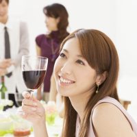 「同僚と飲みに行く」を7単語の英語で言うと？