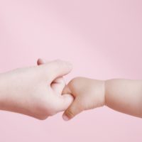 「いい子でいてね！」を4単語の英語で言うと？