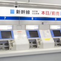 「切符を買う」を英語で言うと？