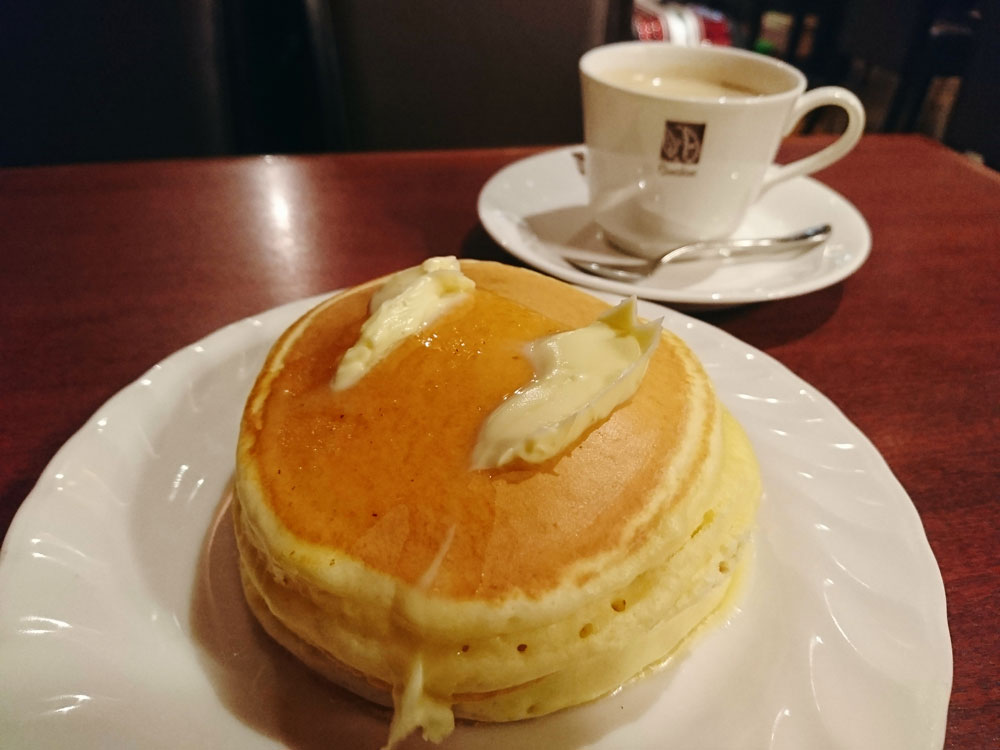 【大阪・東梅田】レトロな純喫茶でいただく懐かしいホットケーキ@喫茶サンシャイン