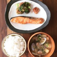 冷凍ワザで和食も楽々！10分で「焼き鮭朝食」を作るコツ