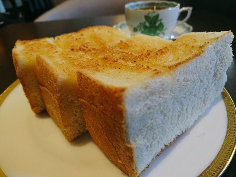 【大阪】バターしみしみ！巨大「厚切りトースト」モーニング@珈琲館えんの森