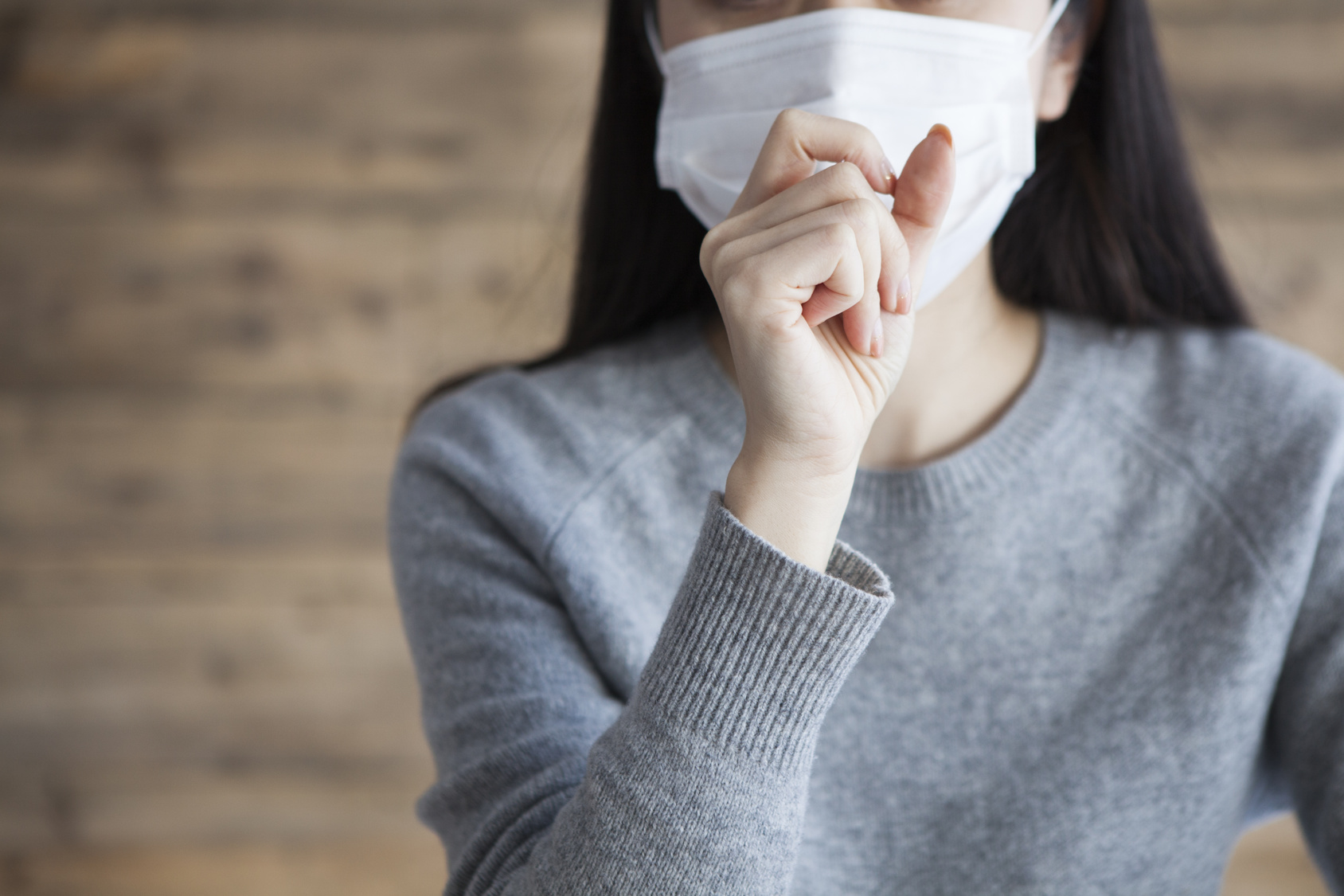 外出中にスキンケア!?女子に嬉しい「マスク」の美容効果3つ