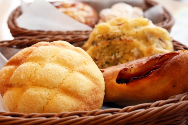 たっぷり食べられる幸せ♪都内の絶品「パン食べ放題ランチ」2選