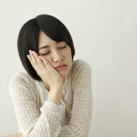 「居眠りする」を2単語の英語で表すと？