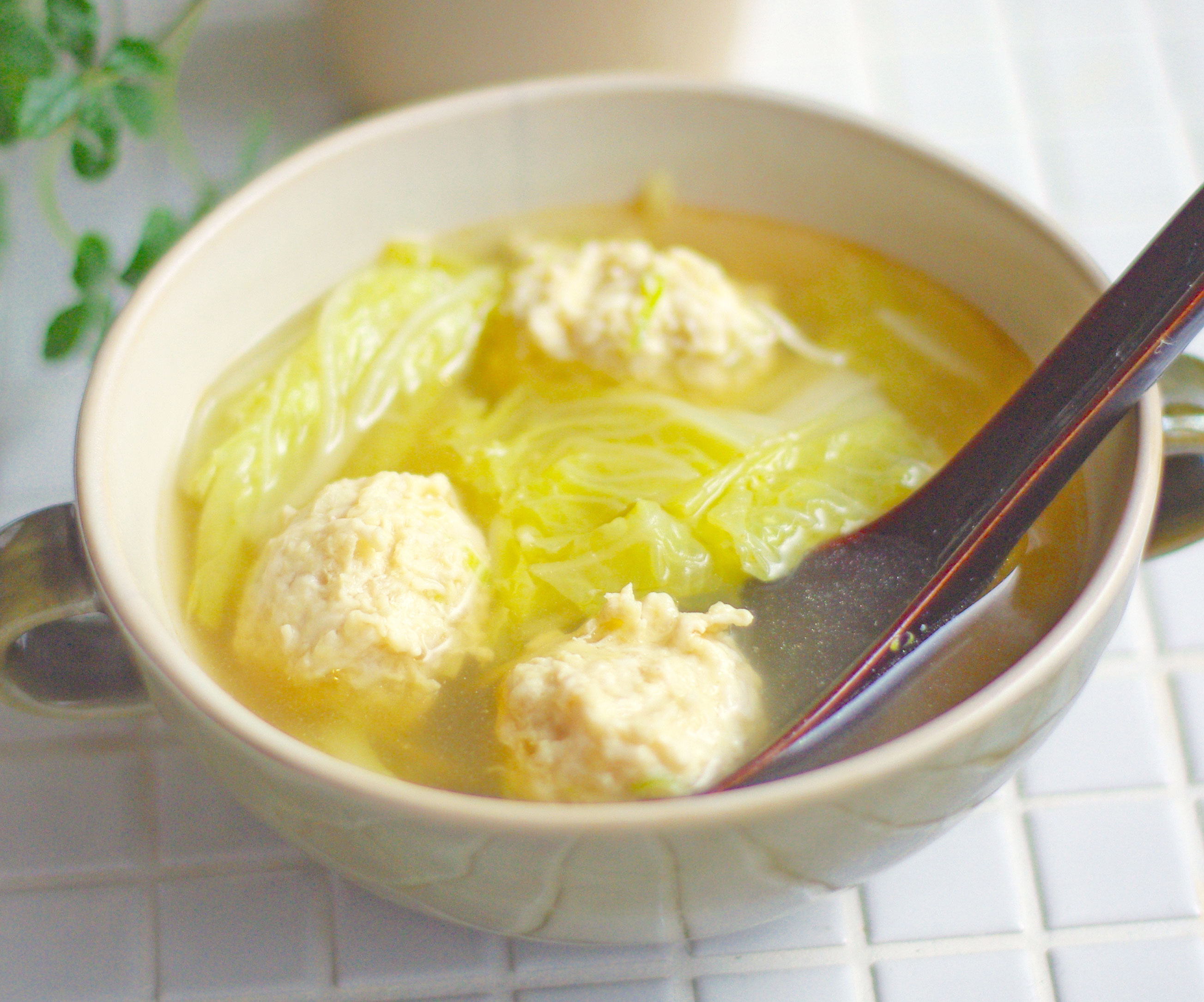 ついでに作り置き!簡単「鶏団子と白菜のポカポカ生姜スープ」