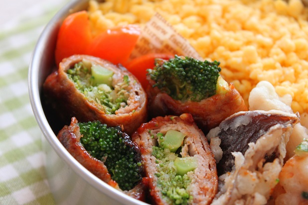 下茹でなし!時短でおいしい「ブロッコリーのぺたんこ肉巻き」のお弁当