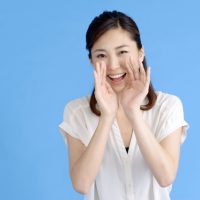 「誰かいる？」を3単語の英語で言うと