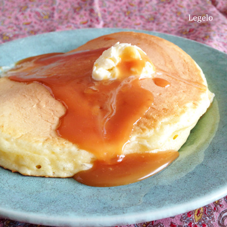 小麦粉で作るホットケーキ＆キャラメルソース☆朝ごはんに♪　ｂｙ：Legeloさん