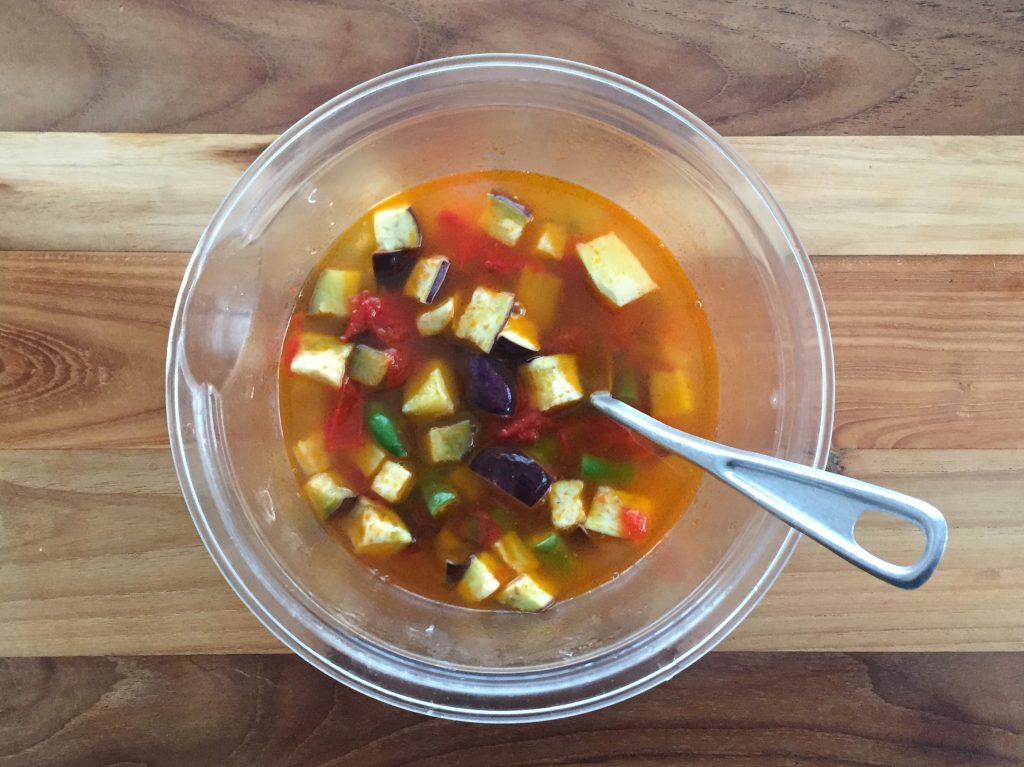 火を使わず簡単「夏野菜のサワースープ」