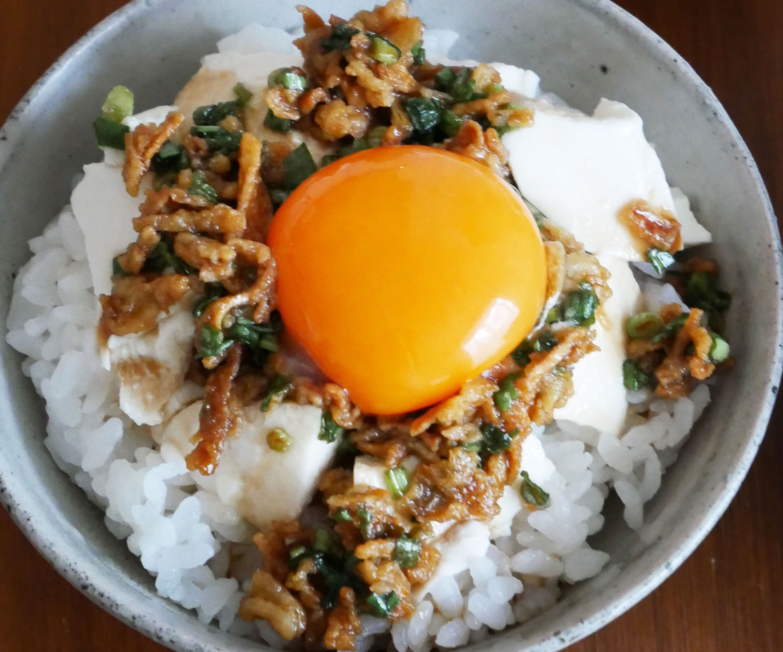 タレにやみつき!市販の○○で簡単さっぱり「豆腐のっけ丼」