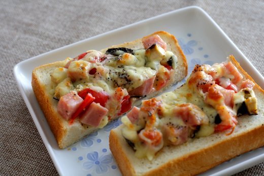 ポークソーセージと椎茸のピザ風トースト　ｂｙ：mokaさん