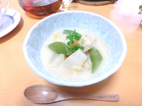 小カブとスナップエンドウの豆乳スープ　ｂｙ：kotoneazusaさん