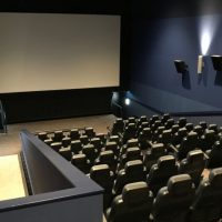 「映画館」を2単語の英語で言うと？