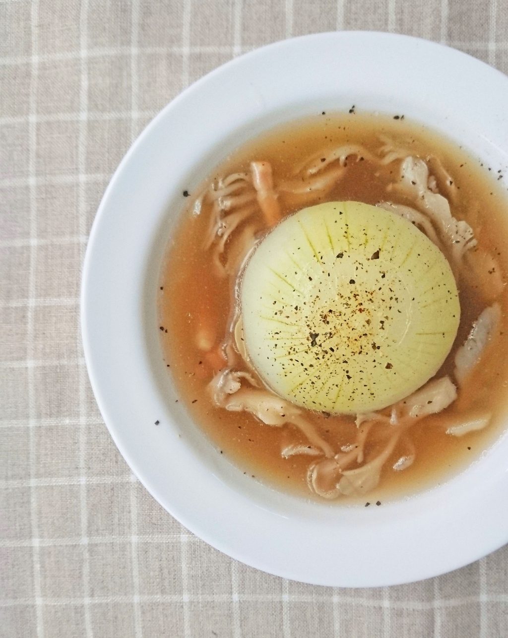 丸ごと煮るだけ！朝でも簡単「新玉ねぎの和風スープ」　ｂｙ：村山瑛子さん