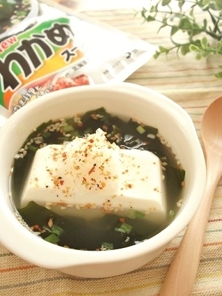 湯豆腐みたいな　絹ごし入りわかめスープ　ｂｙ：まんまるらあてさん