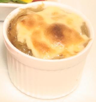 残った食パンDE簡単オニオンスープ　ｂｙ：みゆみゆさん