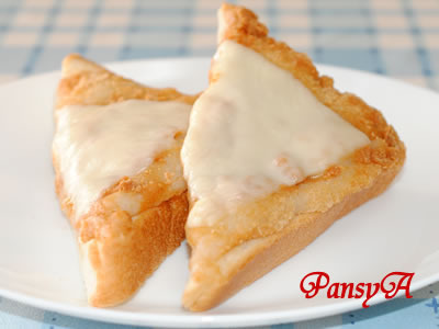 きなこ餅のトースト♪チーズのせ☆ 残ったお餅で！　ｂｙ：パンジーAさん