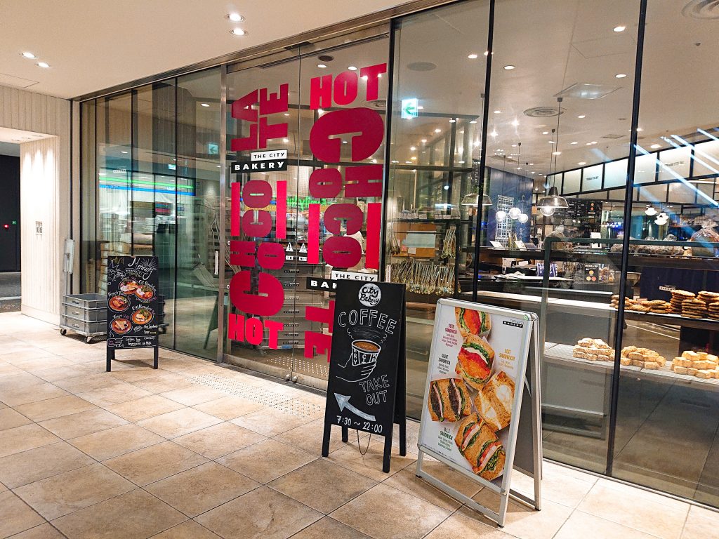 【大阪】お皿からはみ出しそう！大迫力のクロワッサンモーニング@The City Bakery