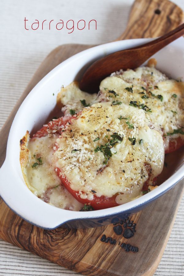 5分でできる簡単ジューシー温野菜レシピ♪「トマトのアンチョビチーズ焼き」