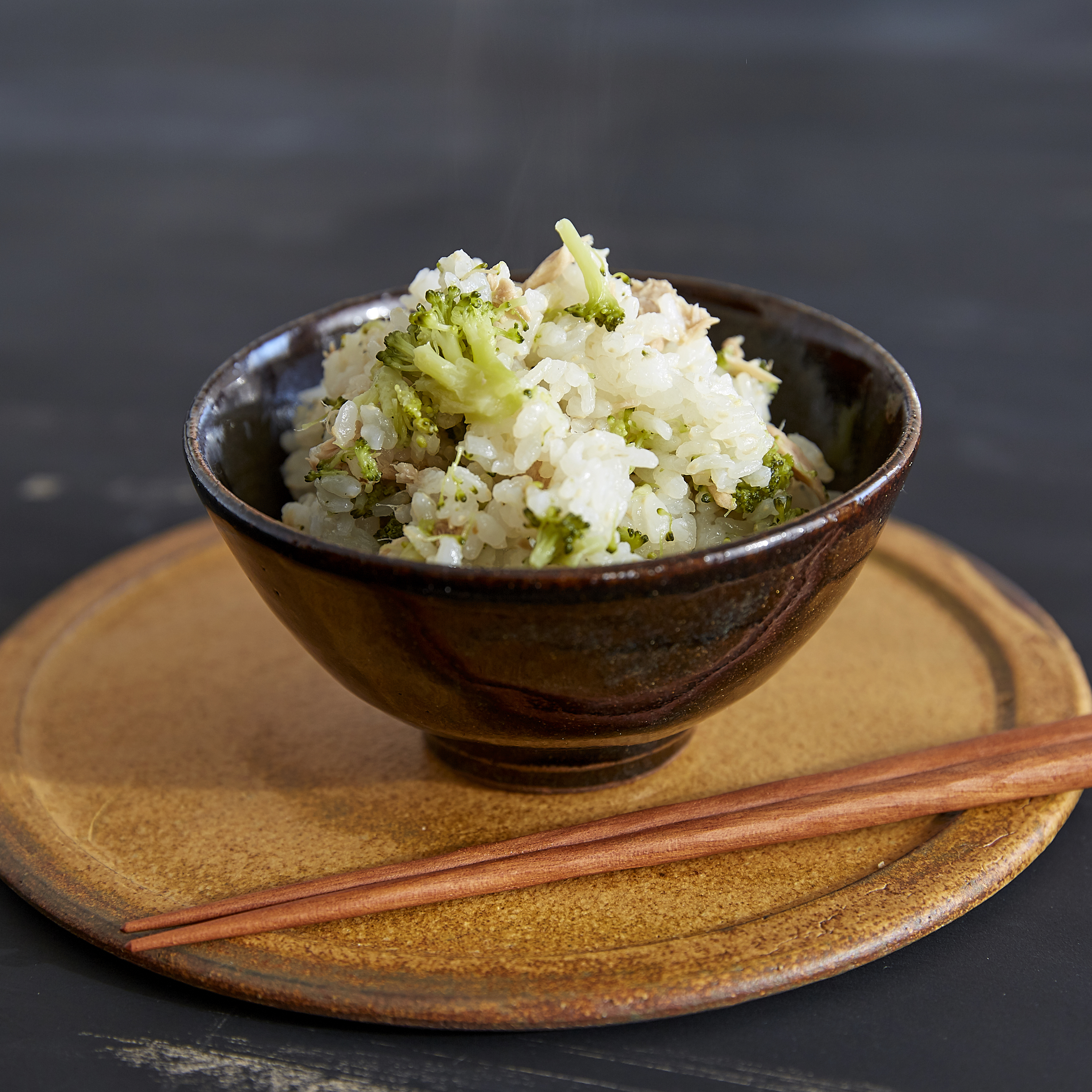 炊飯器ひとつで簡単 ツナ缶と冷凍ブロッコリーの炊き込みごはん 朝時間 Jp