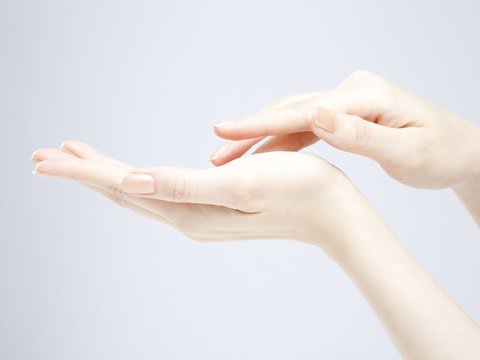 冬の乾燥に負けない!しっとりスベスベ「ハンドケア」のコツ5つ