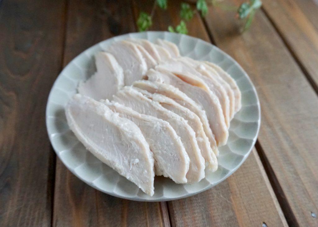 ヨーグルト漬けでしっとり柔らか！鶏むね肉で簡単「鶏ハム」の作り置き　ｂｙ：Mayu* さん