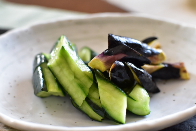 夏野菜がおいしい季節！簡単にできる「なすの浅漬け」の作り方