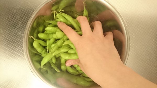 農家さん直伝！枝豆のおいしい「ゆで方」と「炊き込みごはん」レシピ♪　by　料理家 村山瑛子さん