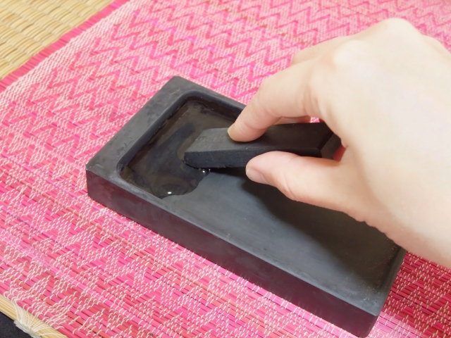 書道の「すずり」を英語で言うと？ - 朝時間.jp