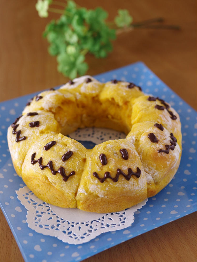  （ホットケーキミックス(HM)でつくる、簡単かぼちゃの野菜ちぎりパン☆ハロウィンにも♪　ｂｙ：めろんぱんママさん）