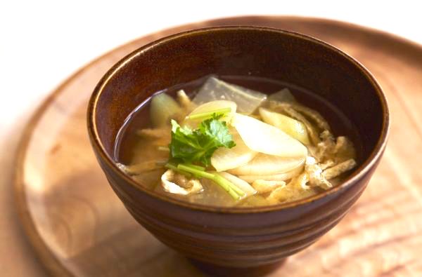 風邪対策の定番!ひと手間で簡単「干し大根と長ねぎのお味噌汁」