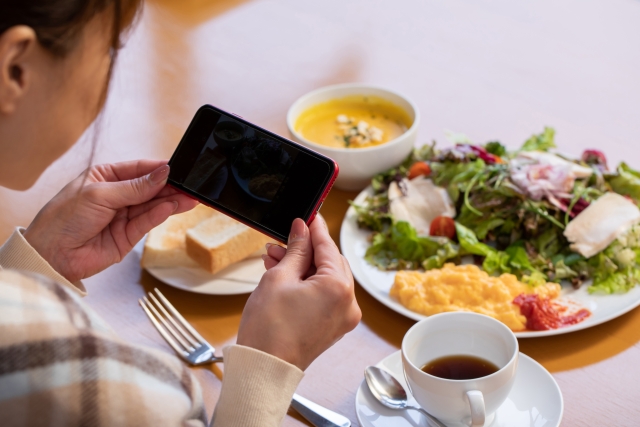 SNSに「投稿する」を英語で言うと？