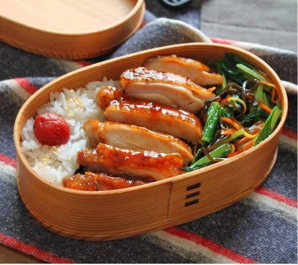 「鶏の照り焼き」と「小松菜の塩昆布レンジ炒め」の２品弁当