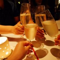 忘年会の「乾杯！」は英語でどう言う？