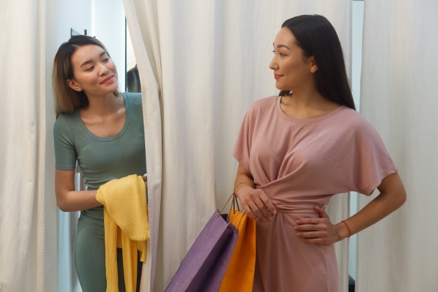 「試着」を2単語の英語で言うと？
