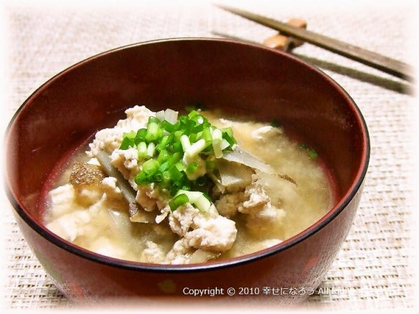 出汁いらず！鶏ごぼうとくずし豆腐のお味噌汁　by：luneさん